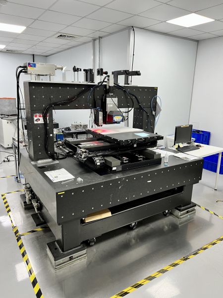 레이저 미세 조각 시스템 - 이 기계들은 레이저 미세 조각을 수행하여 액티브 및 패시브 구성 요소용 회로를 생성하거나 복합 재료를 가공할 수 있습니다.